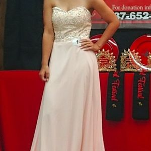 Formal / prom / pagent dress